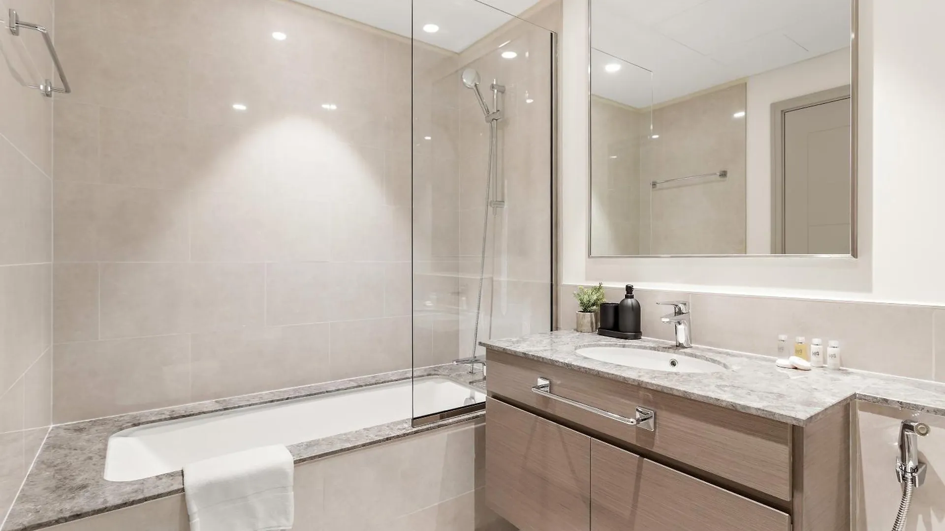 Superb 1Bed With Pool & Gym Near The Burj Khalifa Apartment Dubai